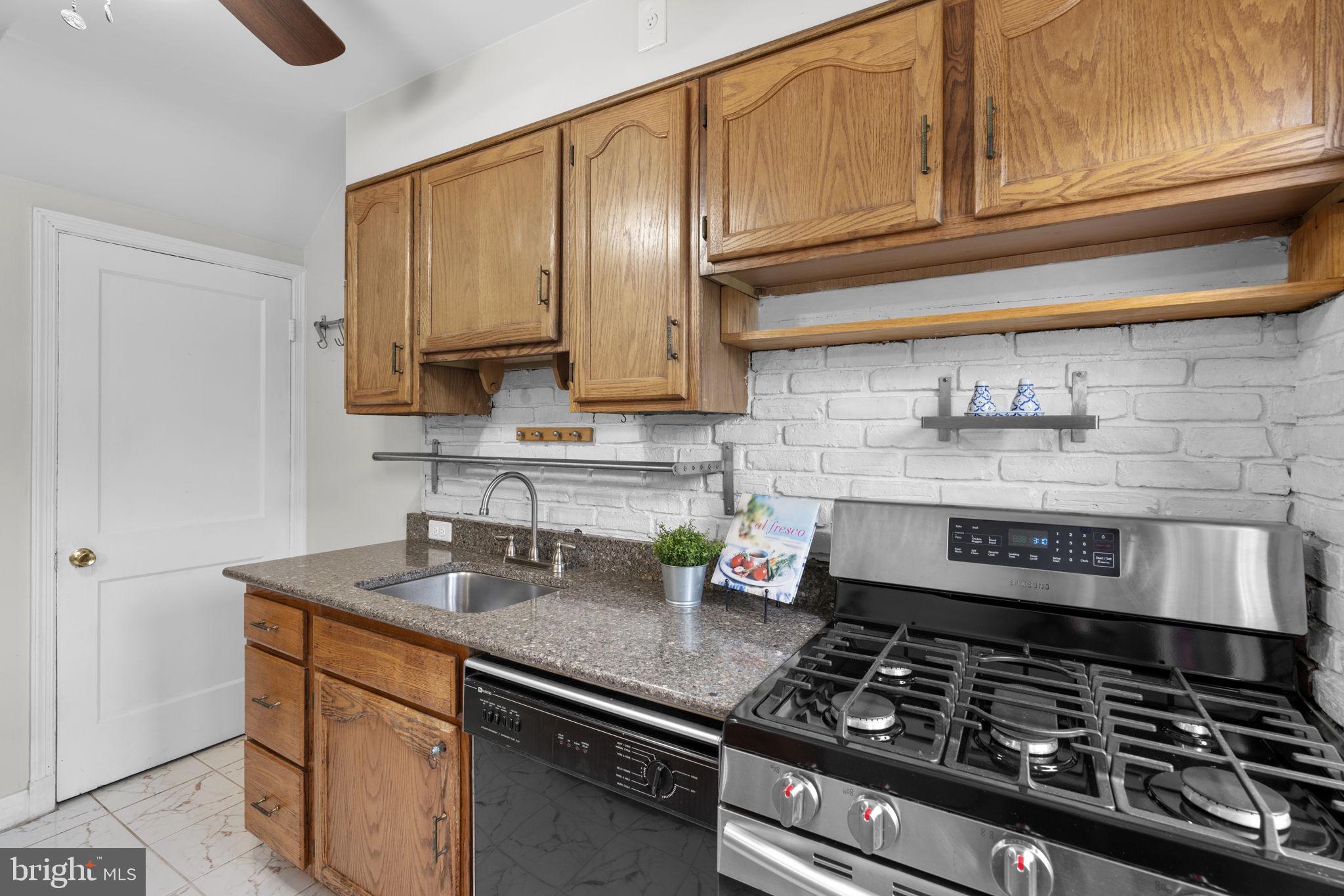 1057 Elm Road Halethorpe, MD 21227 - Photo 14 of 45 Gas cooking