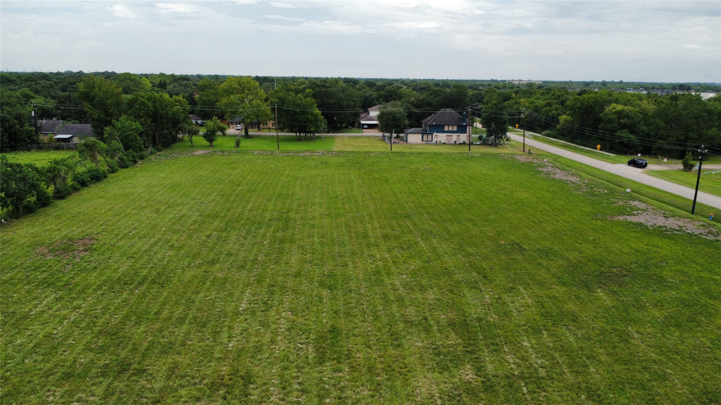 3759 Knapp Road Pearland, TX 77581 - Photo 6 of 8 a view of a golf course with a garden