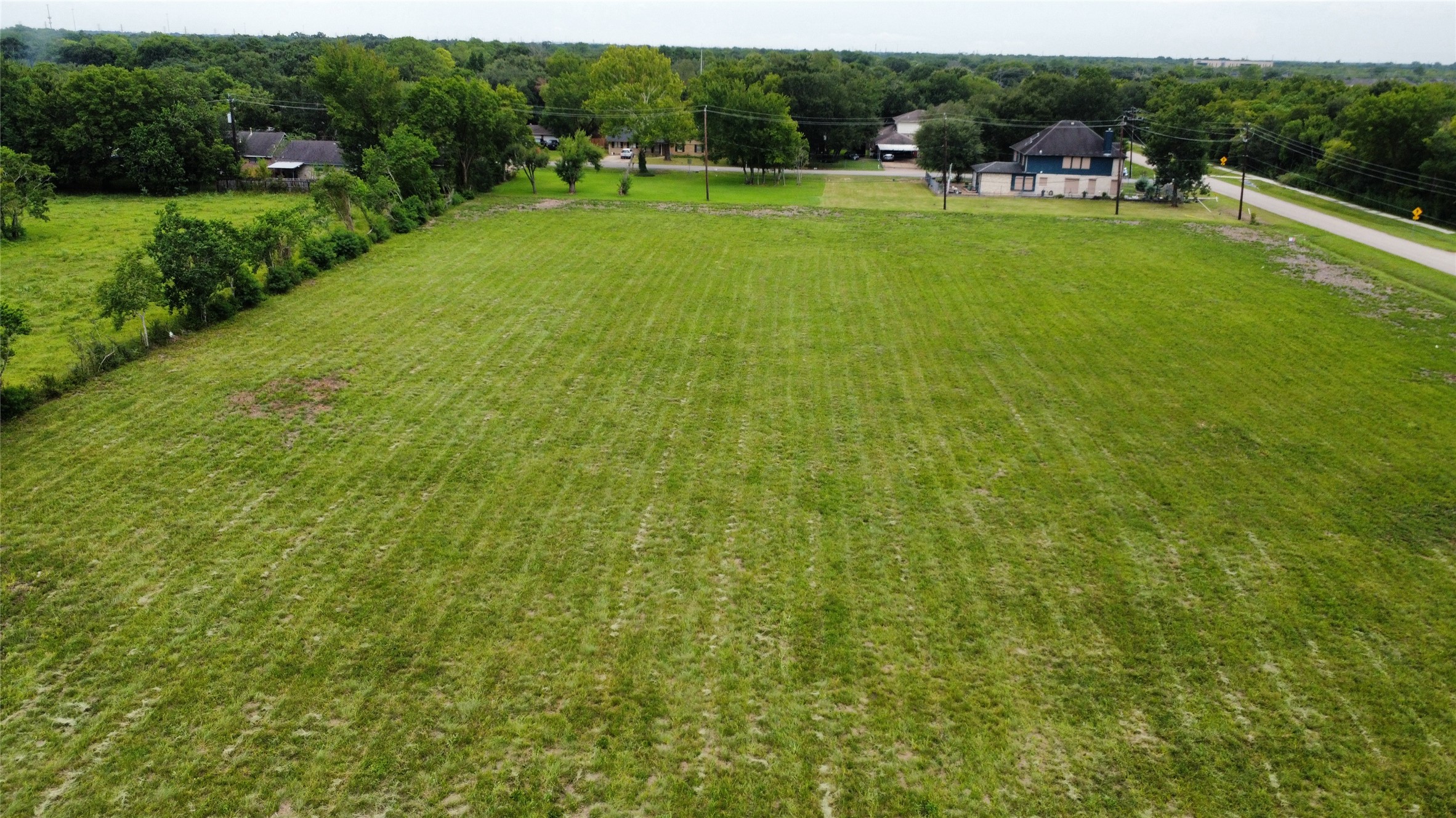 3759 Knapp Road Pearland, TX 77581 - Photo 8 of 8 a view of a television with a yard