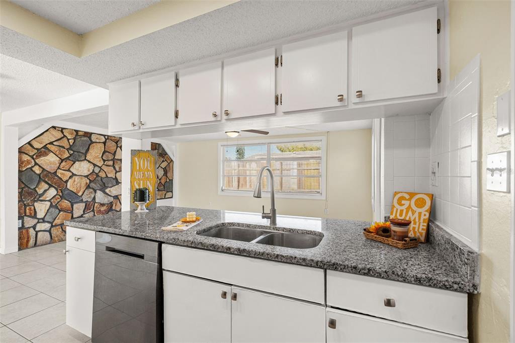 5054 School Road New Port Richey, FL 34653 - Photo 4 of 42 Gallery Image 4