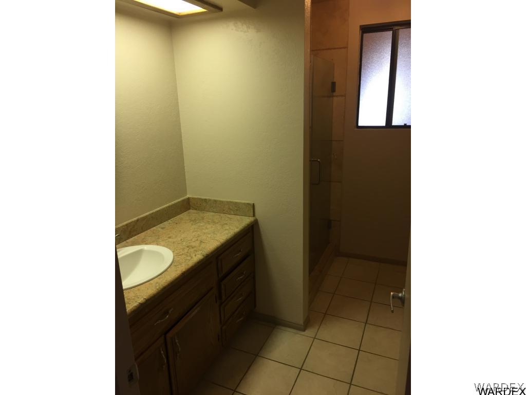 4266 Mercer Road Bullhead City, AZ 86429 - Photo 14 of 33 Main Bath