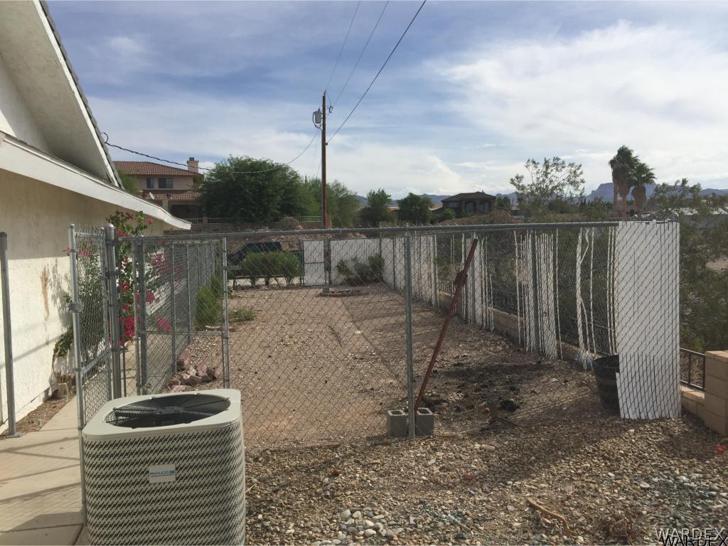 4266 Mercer Road Bullhead City, AZ 86429 - Photo 27 of 33 Large Kennel