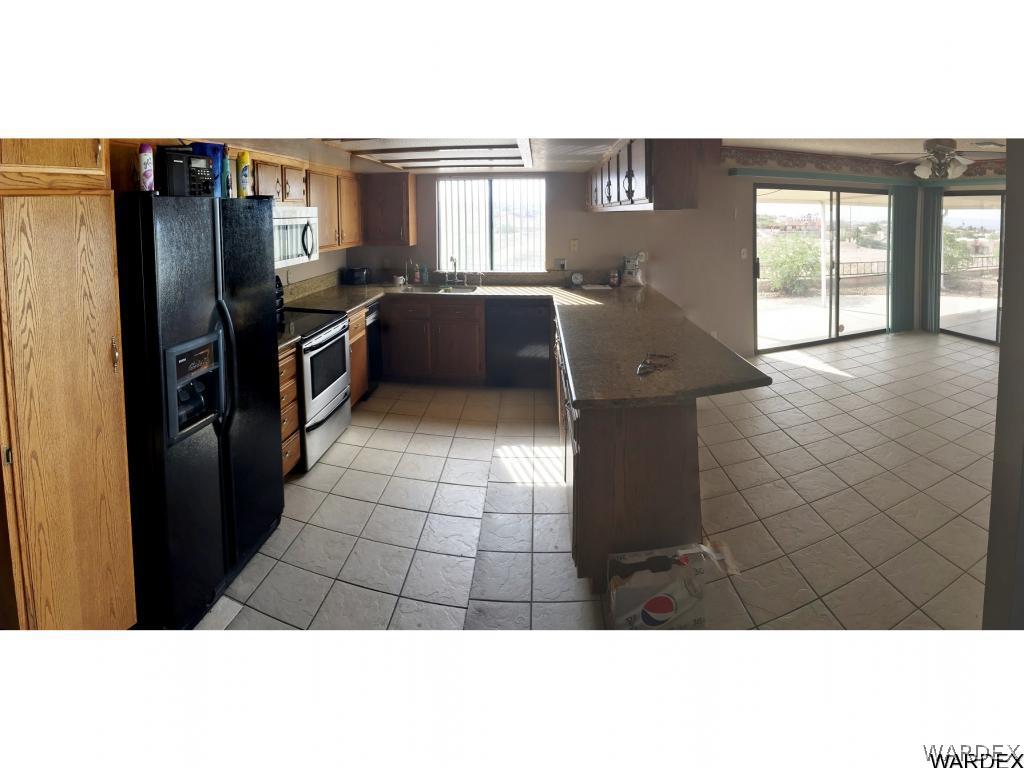 4266 Mercer Road Bullhead City, AZ 86429 - Photo 4 of 33 Kitchen
