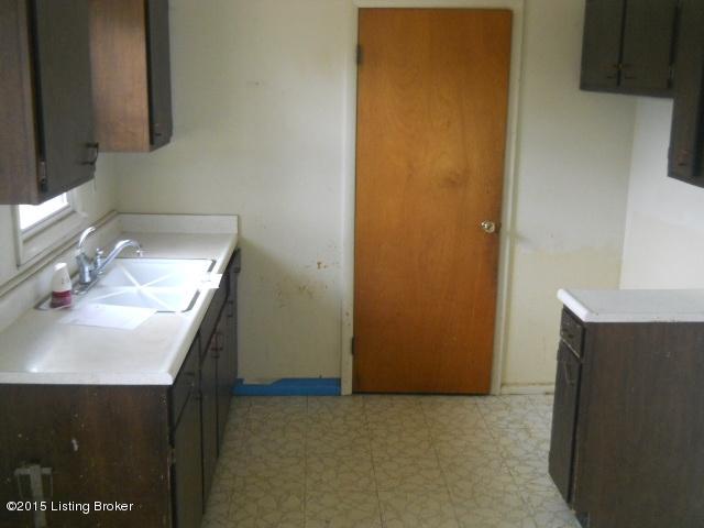 5305 Red Fern Road Louisville, KY 40218 - Photo 5 of 8 5305 kitchen