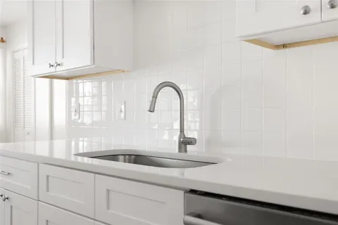 a view of empty room with window