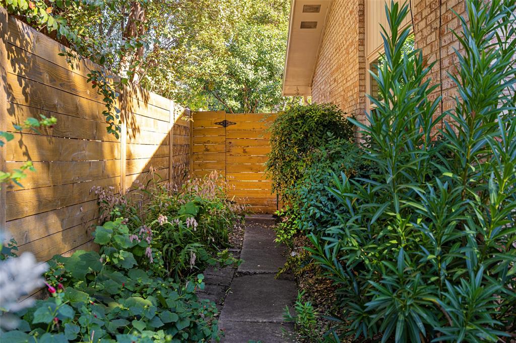 812 Sherbrook Drive Richardson, TX 75080 - Photo 26 of 28 a backyard of a building with large trees