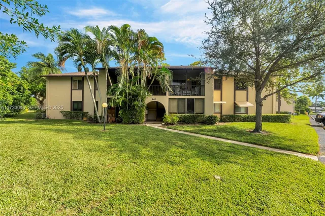 $1,800 | 442 Pine Glen Lane, Unit D2, Greenacres, FL 33463