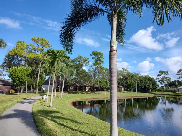 $1,800 | 442 Pine Glen Lane, Unit D2, Greenacres, FL 33463