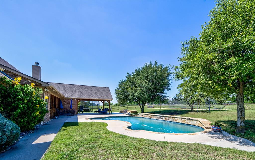724 Zion Rhome, TX 76078 - Photo 7 of 40