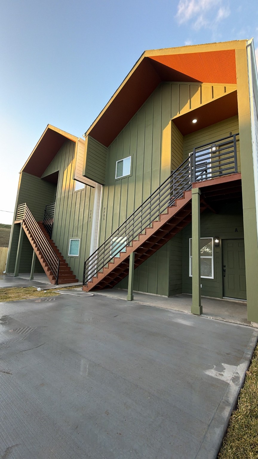 9709 Cargill Street Houston, TX 77029 - Photo 2 of 22 a view of an house with backyard space and balcony