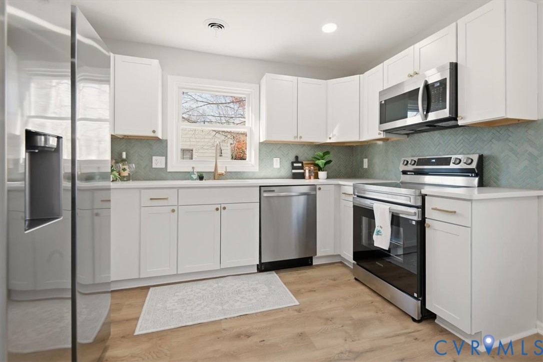 5712 Retriever Road Richmond, VA 23237 - Photo 12 of 40 Kitchen with appliances with stainless steel finis