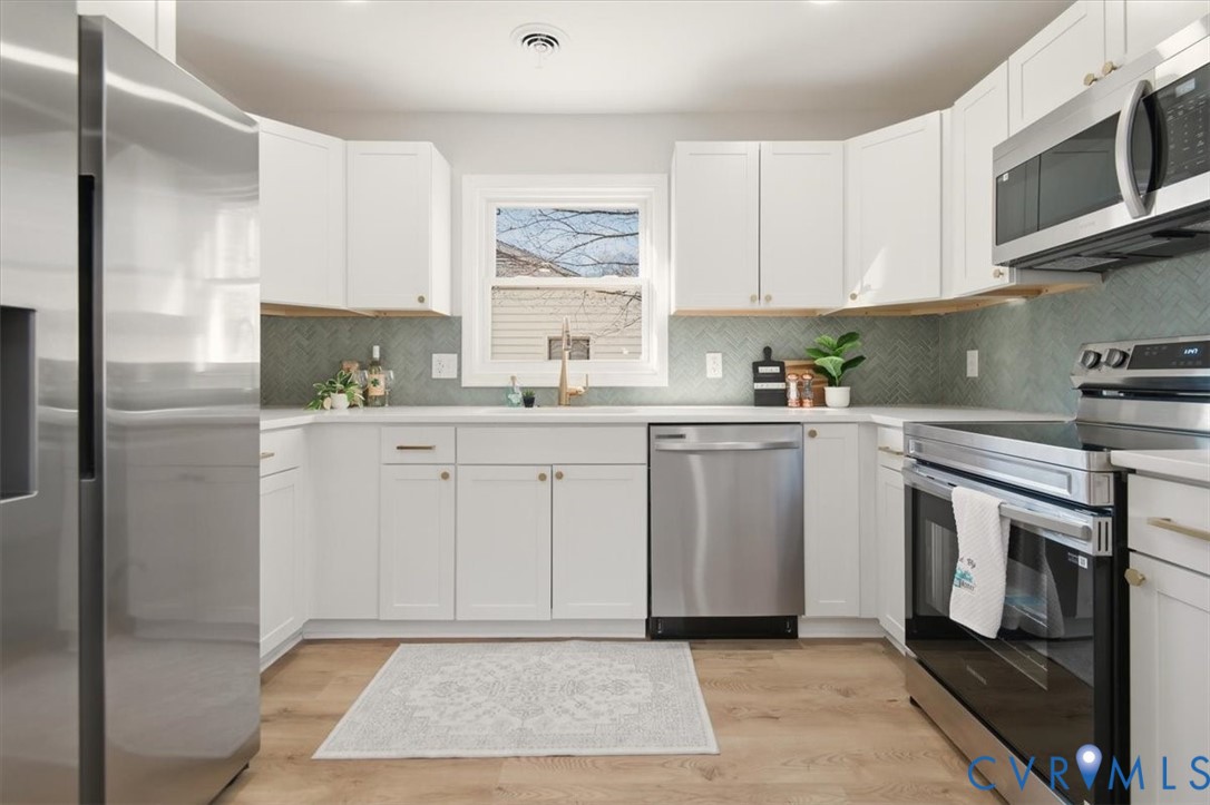 5712 Retriever Road Richmond, VA 23237 - Photo 13 of 40 Kitchen with appliances with stainless steel finis