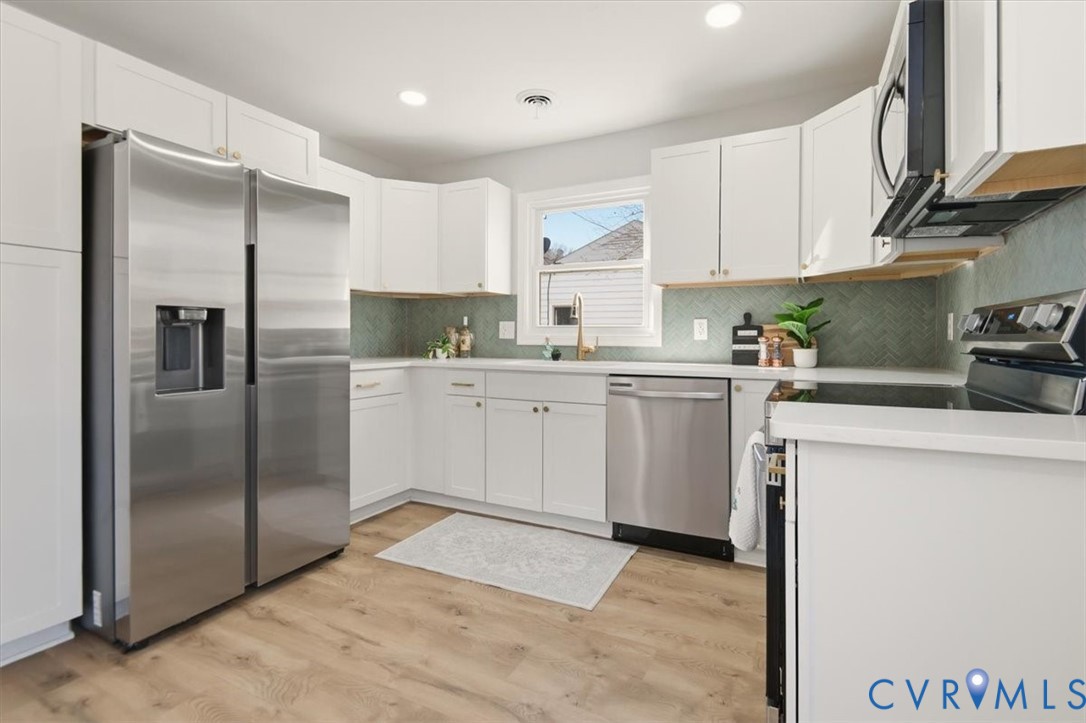 5712 Retriever Road Richmond, VA 23237 - Photo 14 of 40 Kitchen with stainless steel appliances, white cab