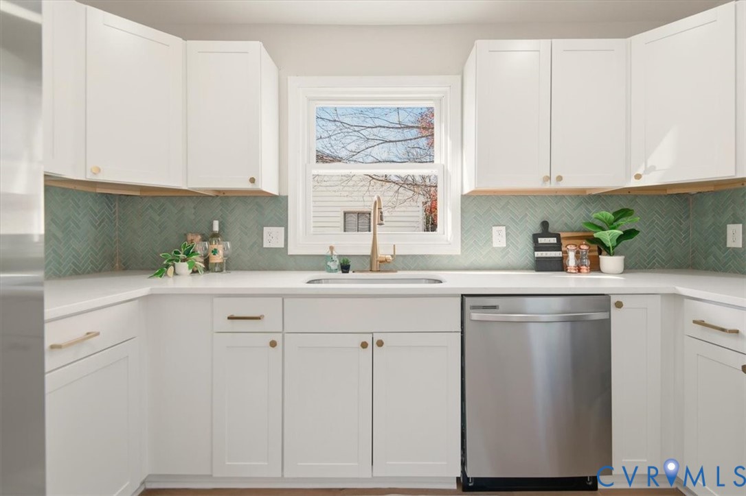 5712 Retriever Road Richmond, VA 23237 - Photo 15 of 40 Kitchen with stainless steel appliances, white cab