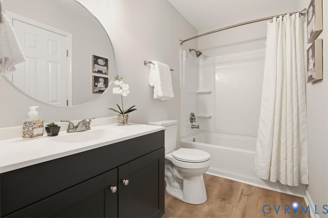 5712 Retriever Road Richmond, VA 23237 - Photo 26 of 40 Full bath featuring shower / tub combo with curtai
