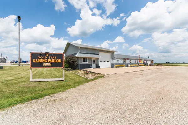 $399,000 | 1421 Industrial Park Road, Minonk, IL 61760