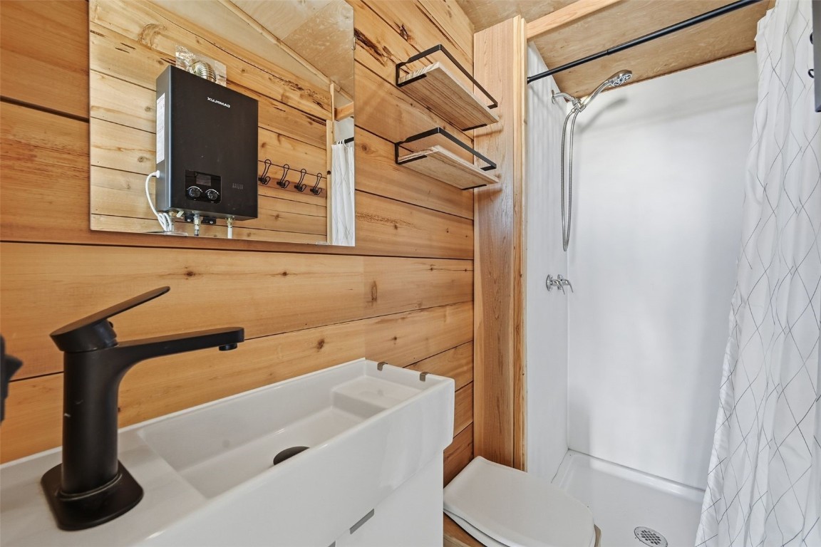 3490 Clear Creek Road Hartsel, CO 80449 - Photo 11 of 39 a bathroom with a bathtub and a shower
