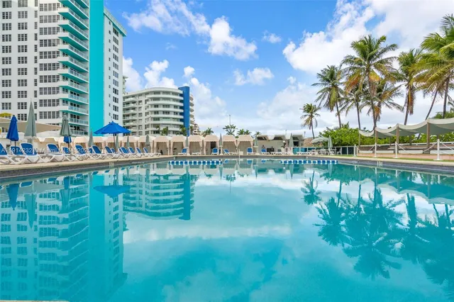 $2,950 | 5101 Collins Avenue, Unit 12U, Miami Beach, FL 33140