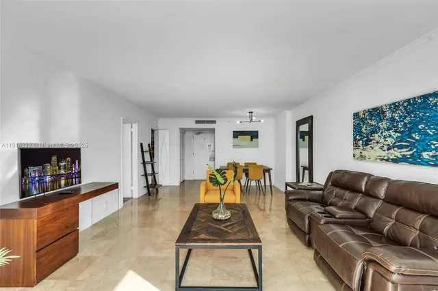 $2,950 | 5101 Collins Avenue, Unit 12U, Miami Beach, FL 33140