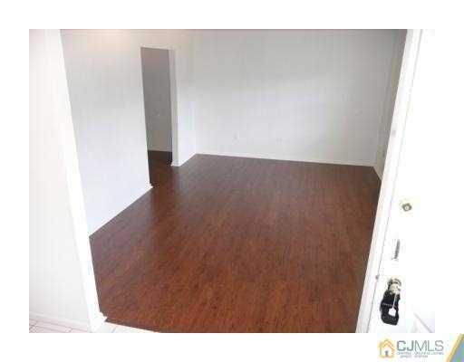 39 Roxy Avenue Edison, NJ 08820 - Photo 3 of 20 a view of a room