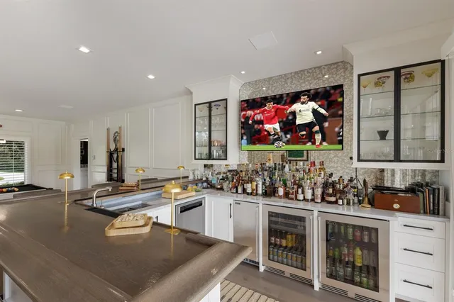 $2,999,999 | 3709 Beneva Oaks Way, Sarasota, FL 34233