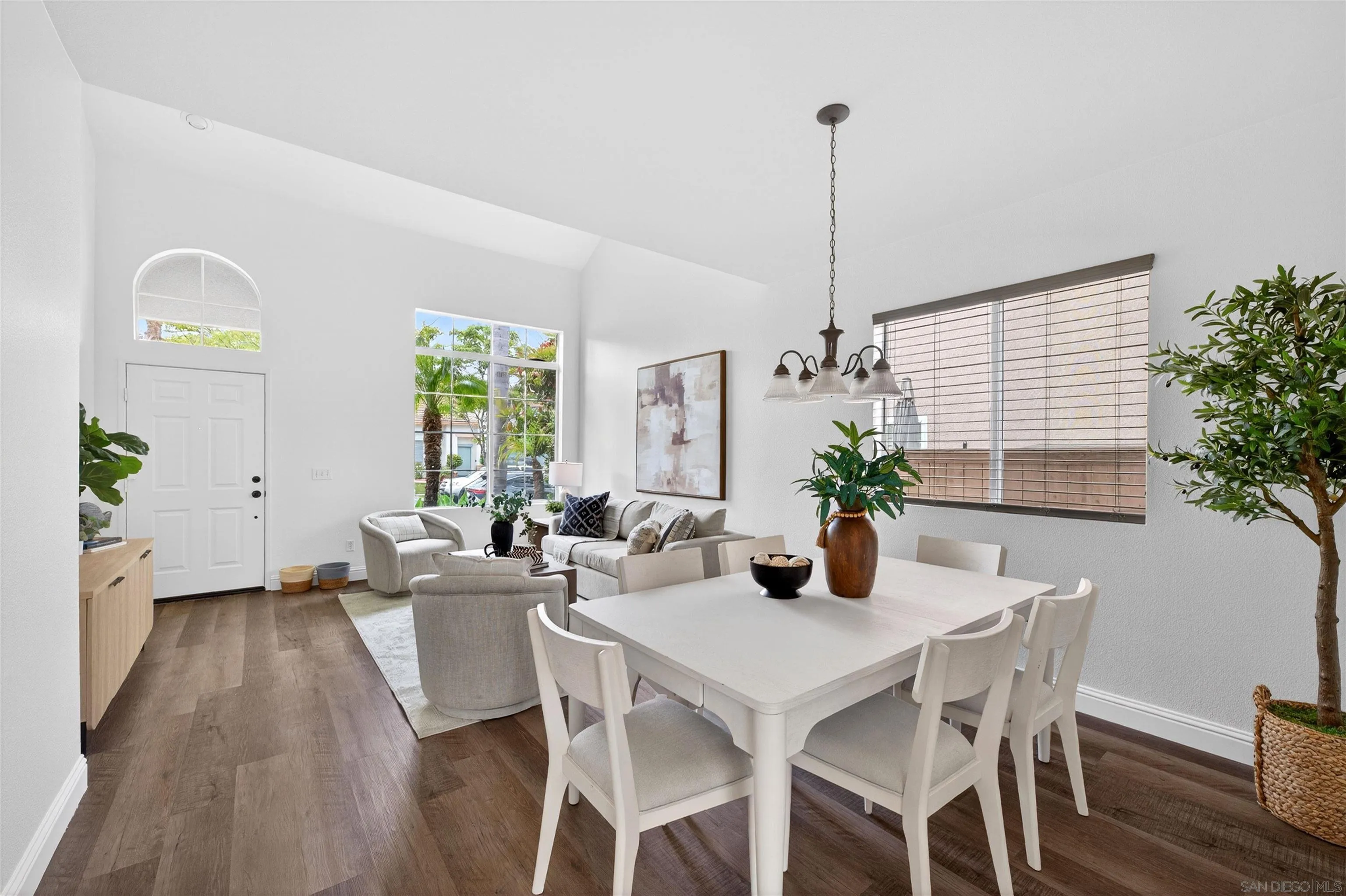 1877 El Modena Road Chula Vista, CA 91913 - Photo 5 of 38 Gallery Image 5