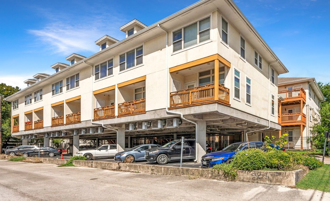 305 East 31st Street, Unit 6 Austin, TX 78705 - Photo 1 of 26 a front view of a building with street