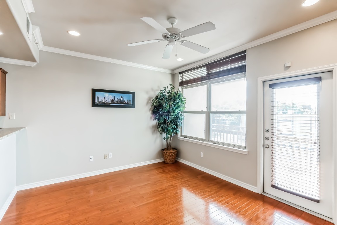 305 East 31st Street, Unit 6 Austin, TX 78705 - Photo 16 of 26 a view of an empty room with a window