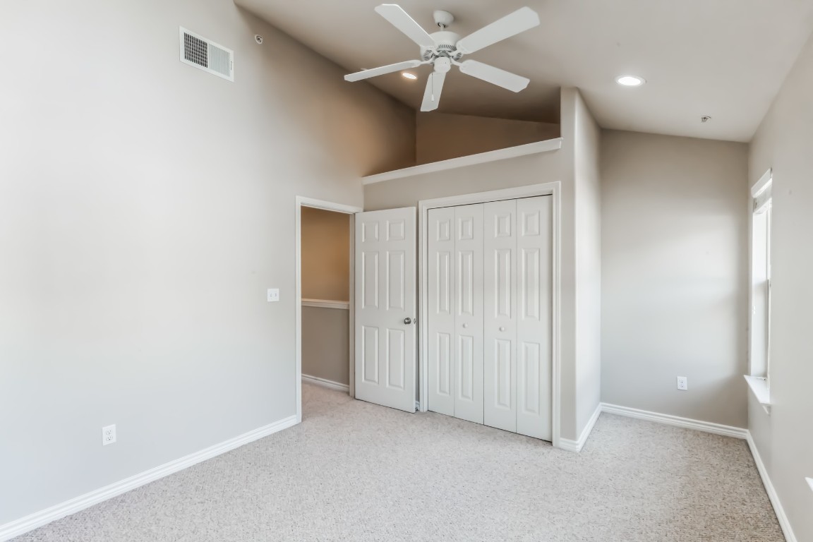 305 East 31st Street, Unit 6 Austin, TX 78705 - Photo 24 of 26 an empty room with a ceiling fan and a window