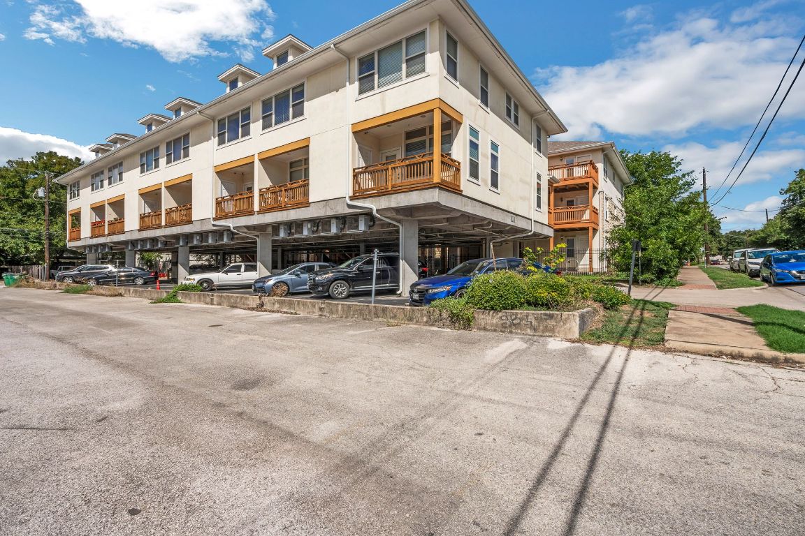 305 East 31st Street, Unit 6 Austin, TX 78705 - Photo 4 of 26 a front view of a building with street view