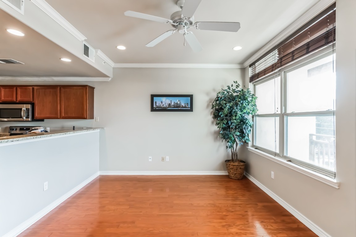 305 East 31st Street, Unit 6 Austin, TX 78705 - Photo 10 of 26 a view of an empty room with a window