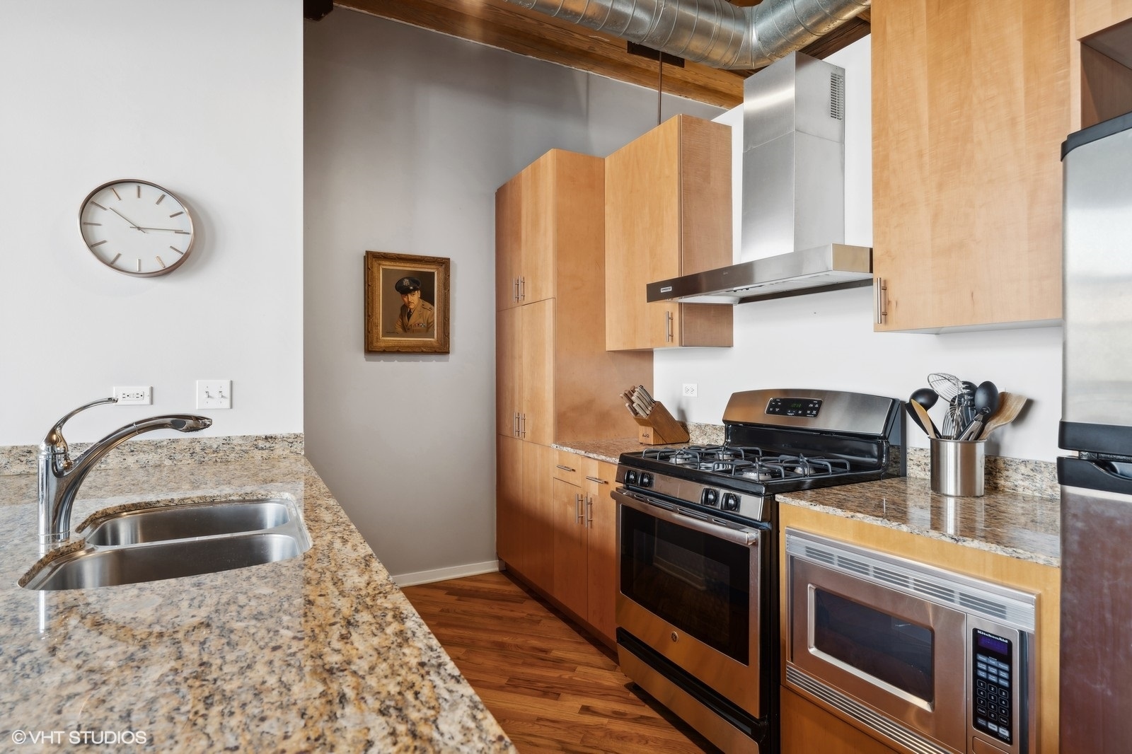 1040 West Adams Street, Unit 422 Chicago, IL 60607 - Photo 12 of 34