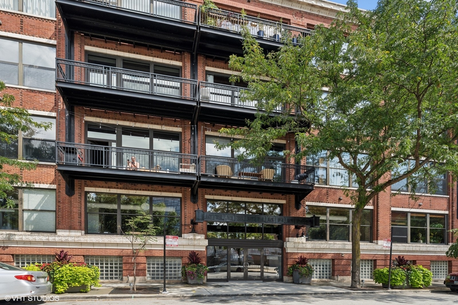 1040 West Adams Street, Unit 422 Chicago, IL 60607 - Photo 2 of 34