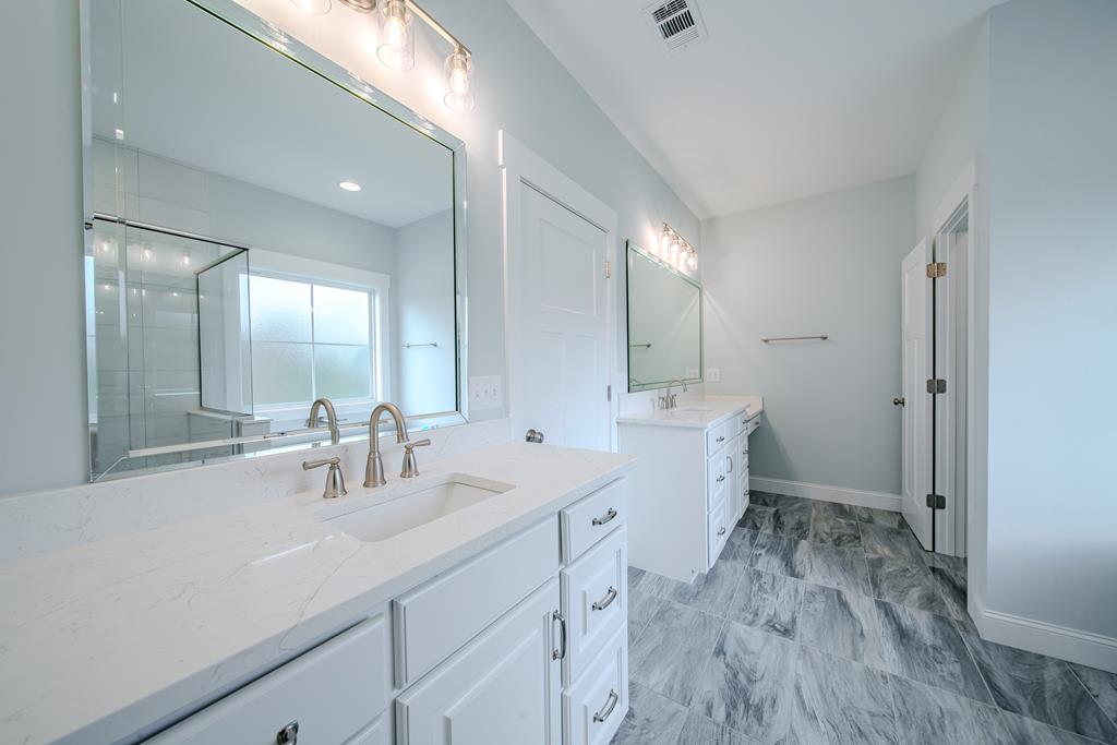 199 Battle Road Hurtsboro, AL 36860 - Photo 23 of 52 Primary Bath
