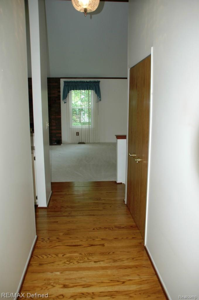 2171 Highsplint Drive Rochester, MI 48307 - Photo 2 of 28 2entry.jpg
