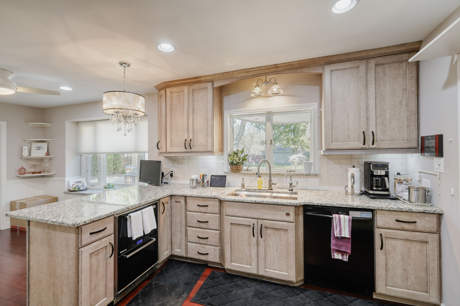 8035 Wolf Road La Grange, IL 60525 - Photo 2 of 38