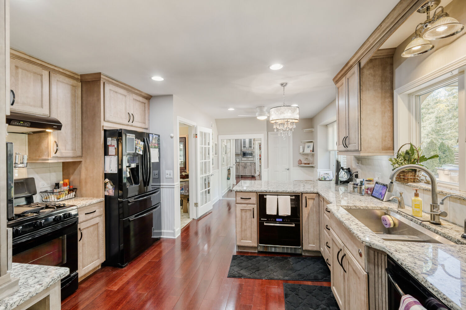 8035 Wolf Road La Grange, IL 60525 - Photo 3 of 38