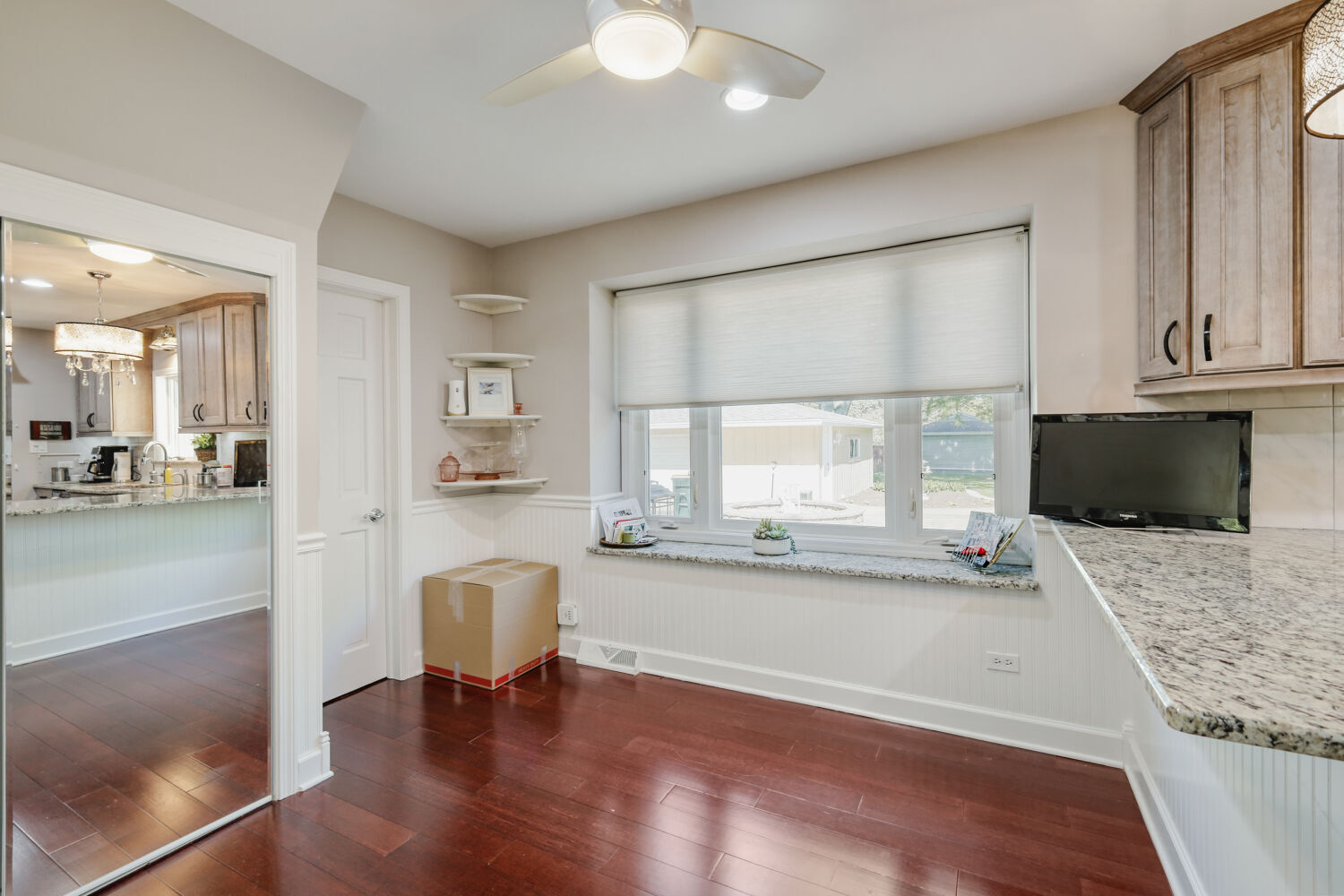 8035 Wolf Road La Grange, IL 60525 - Photo 6 of 38