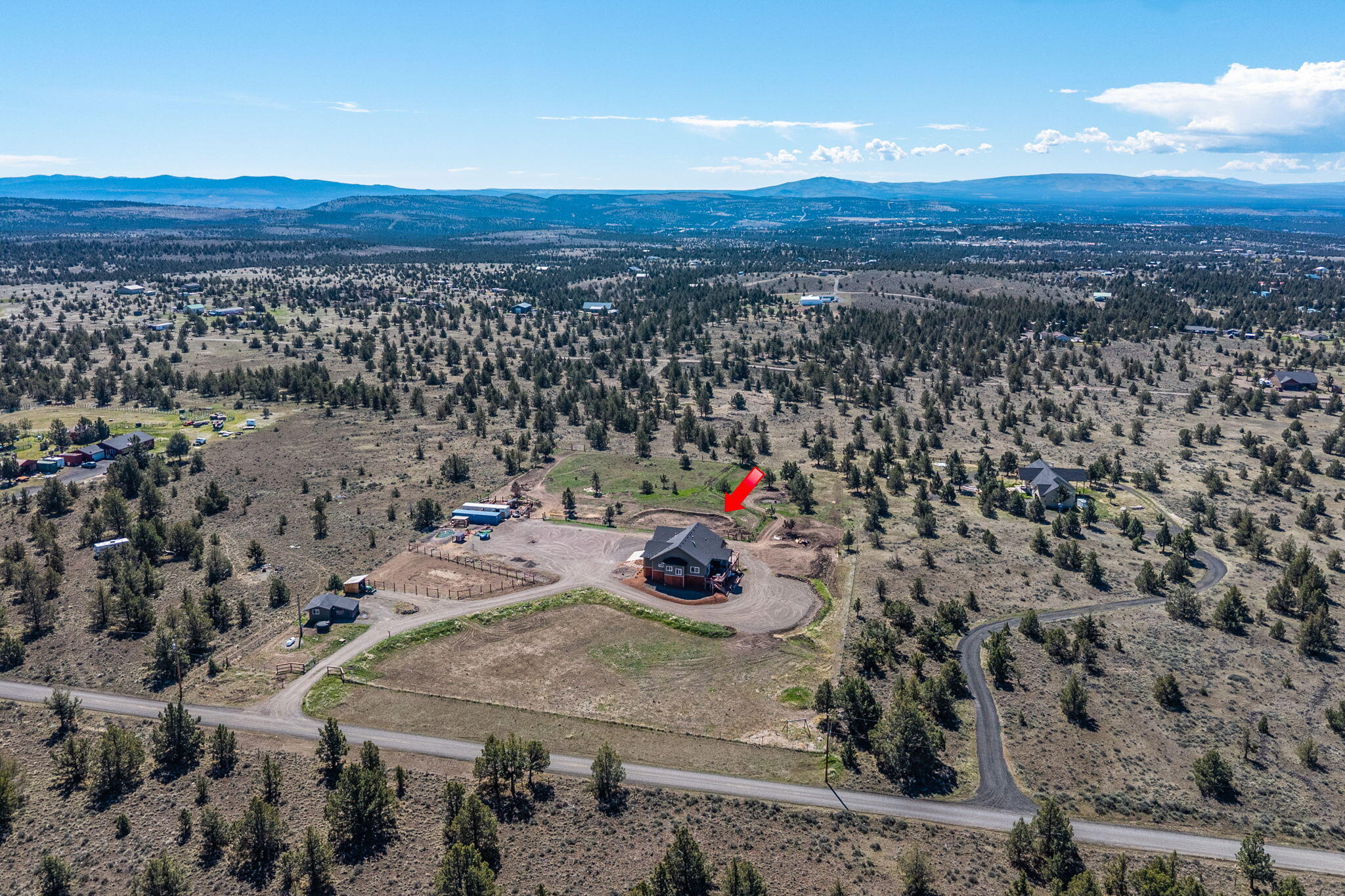 6040 Gravett Road Prineville, OR 97754 - Photo 55 of 77 a view of city and mountain