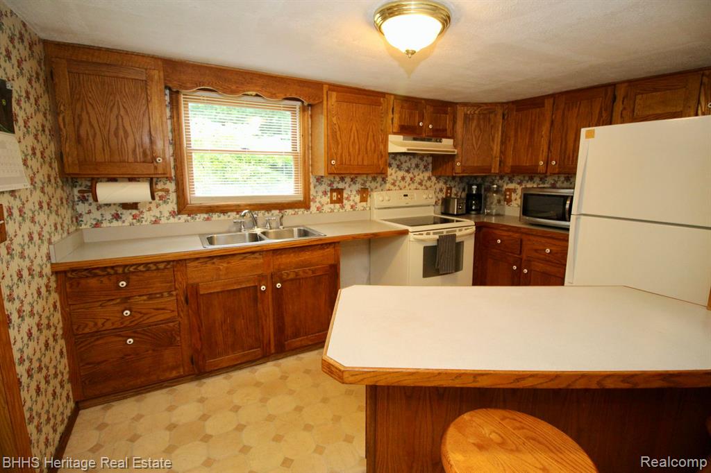 11909 South Nicholson Road Perry, MI 48872 - Photo 7 of 39