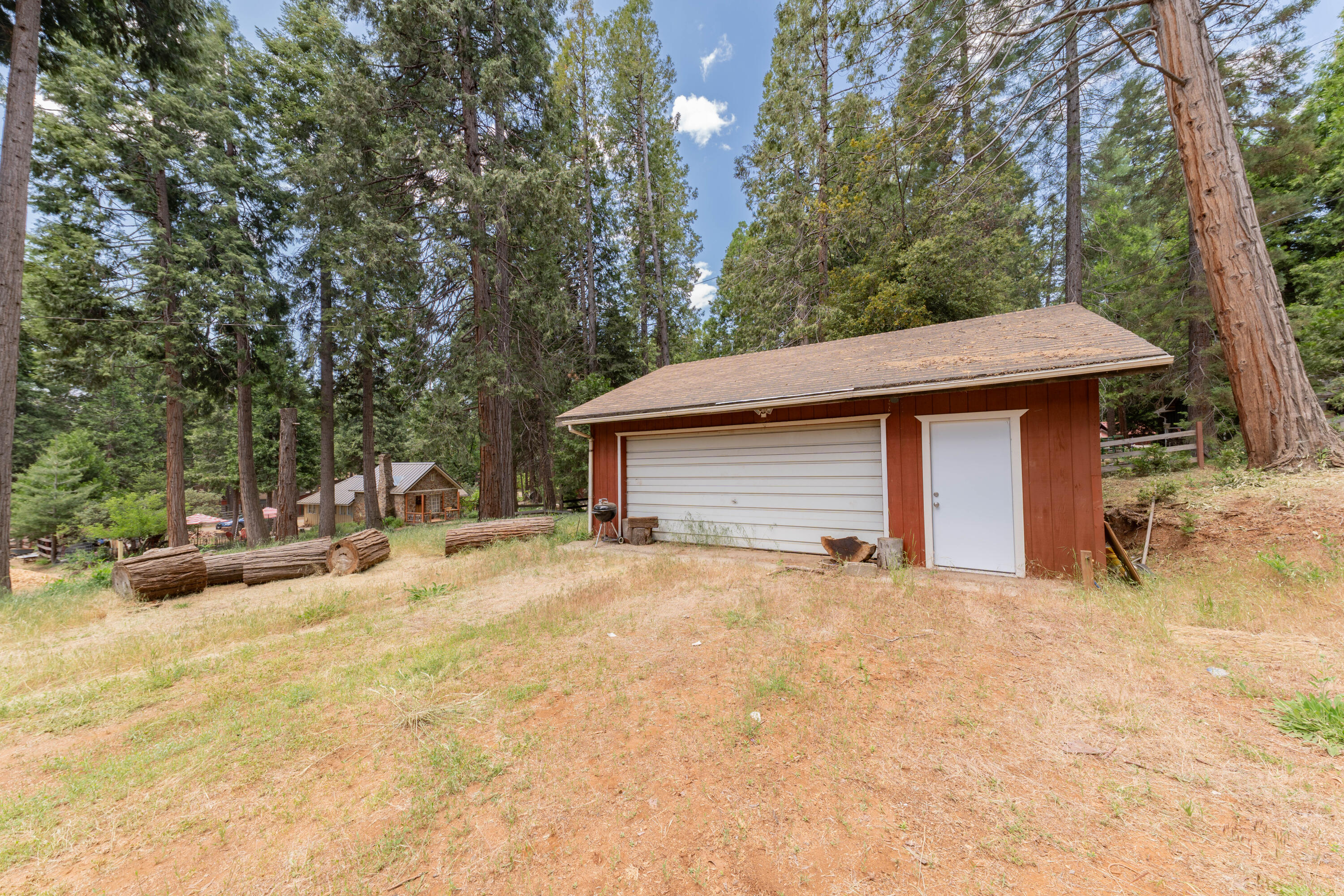 1998 Tienken Avenue Springville, CA 93265 - Photo 11 of 53 11