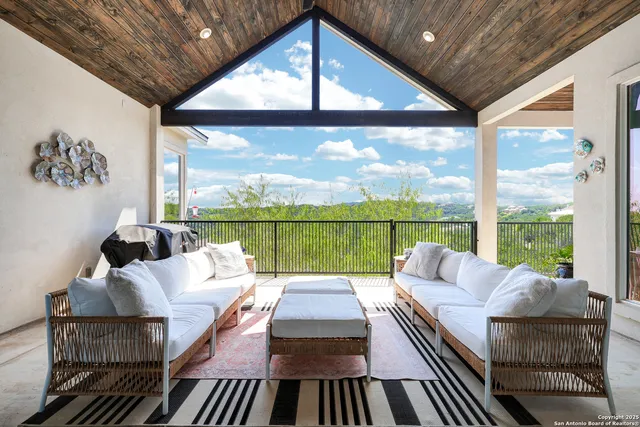 $1,080,000 | 12330 Cross Cut, Helotes, TX 78023