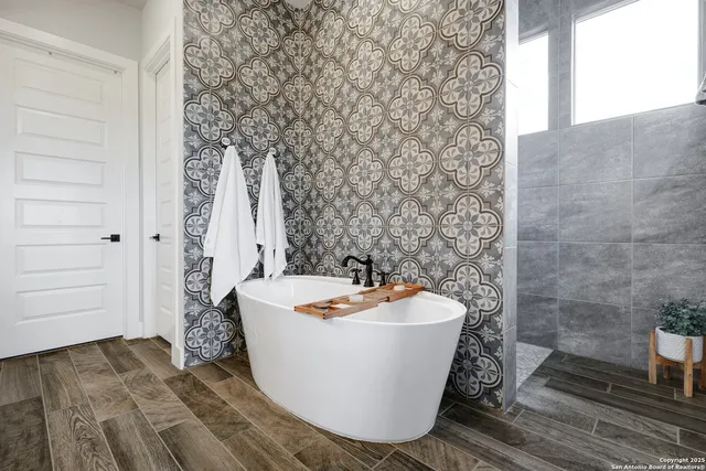 $1,080,000 | 12330 Cross Cut, Helotes, TX 78023