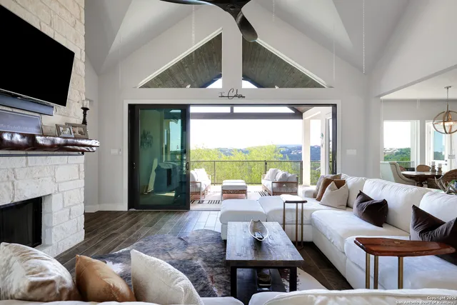 $1,080,000 | 12330 Cross Cut, Helotes, TX 78023