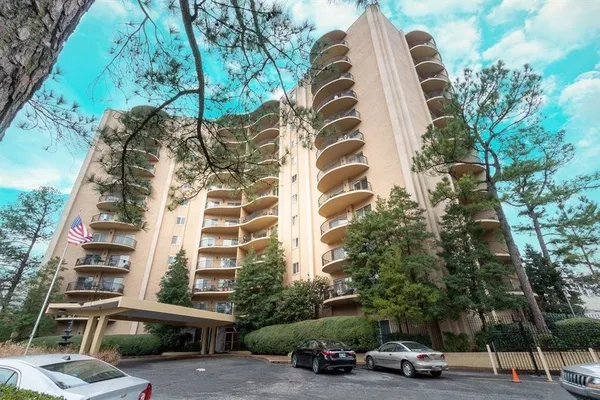 $95,500 | 475 North Highland Street, Unit 7J, Memphis, TN 38122