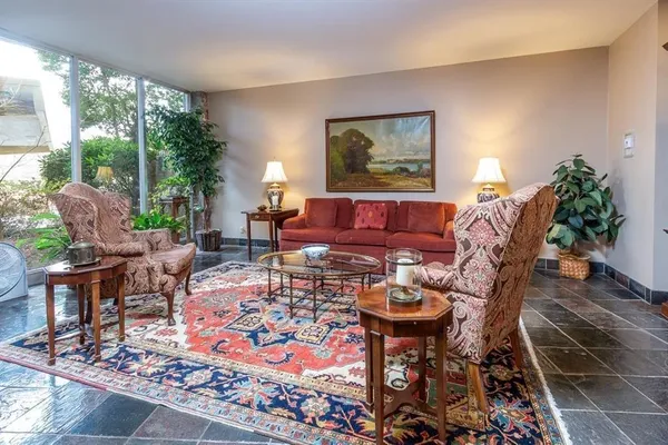 $95,500 | 475 North Highland Street, Unit 7J, Memphis, TN 38122