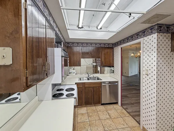 $95,500 | 475 North Highland Street, Unit 7J, Memphis, TN 38122