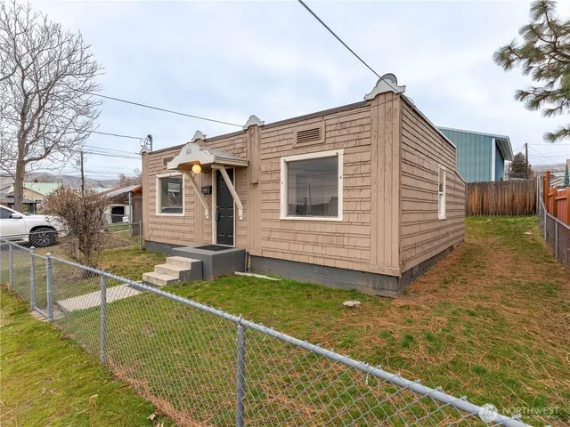 $329,900 | 616 South Chelan Avenue, Wenatchee, WA 98801