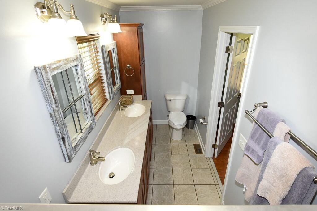 4915 Jackson View Road Winston-Salem, NC 27105 - Photo 9 of 24 Gallery Image 9