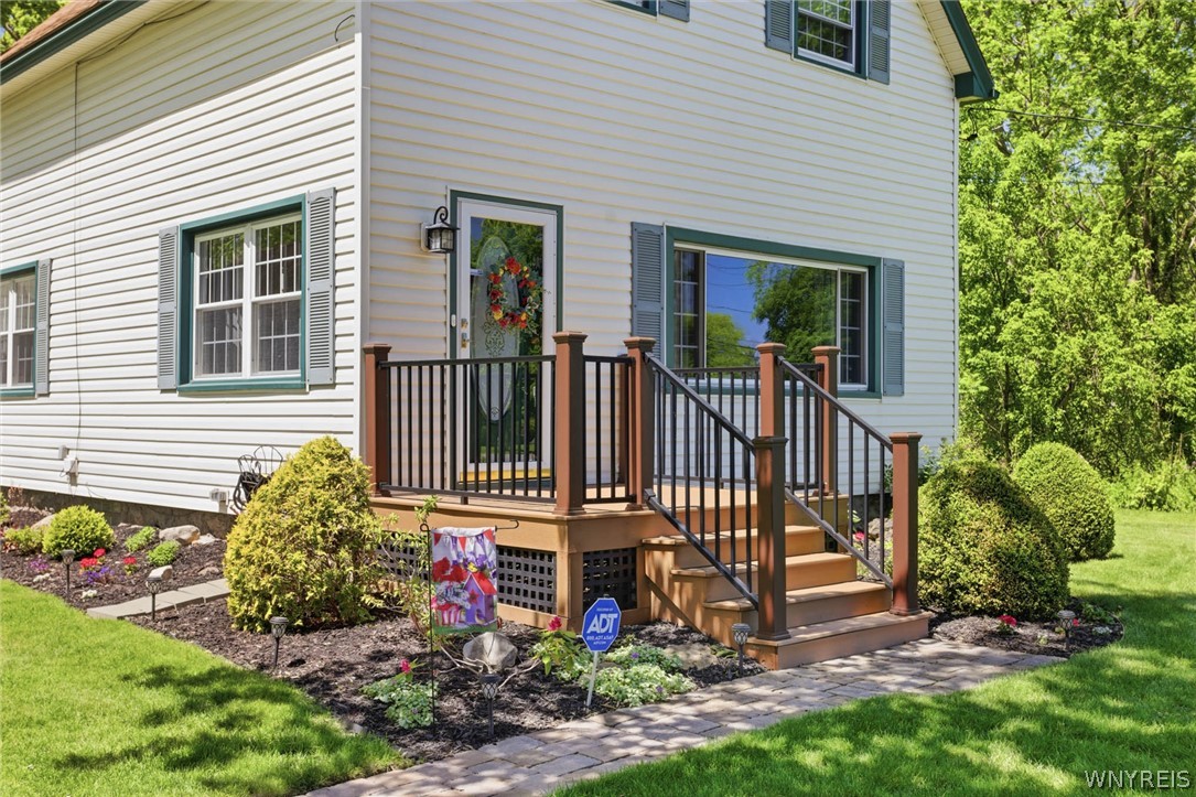 8248 Lewiston Road Batavia, NY 14020 - Photo 3 of 38